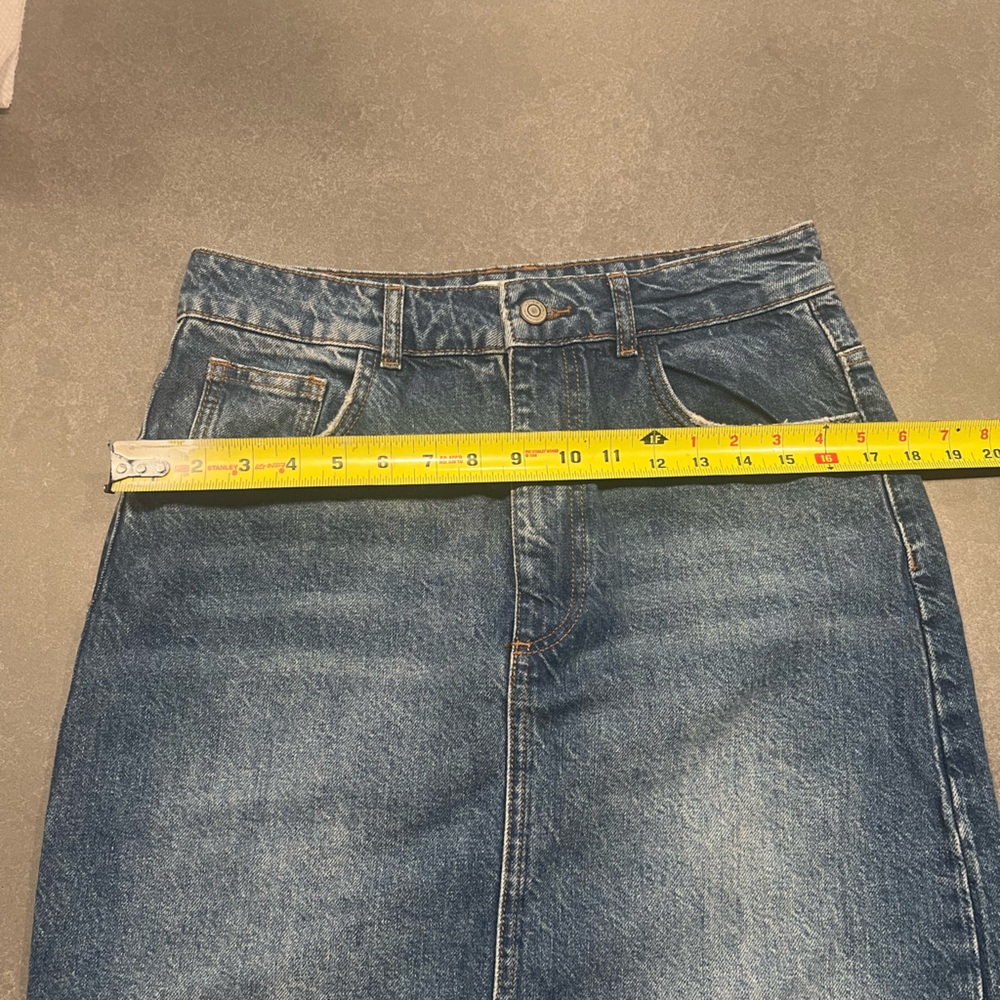 Zara Women's Dark Blue Denim Skirt - Picture 9 of 10
